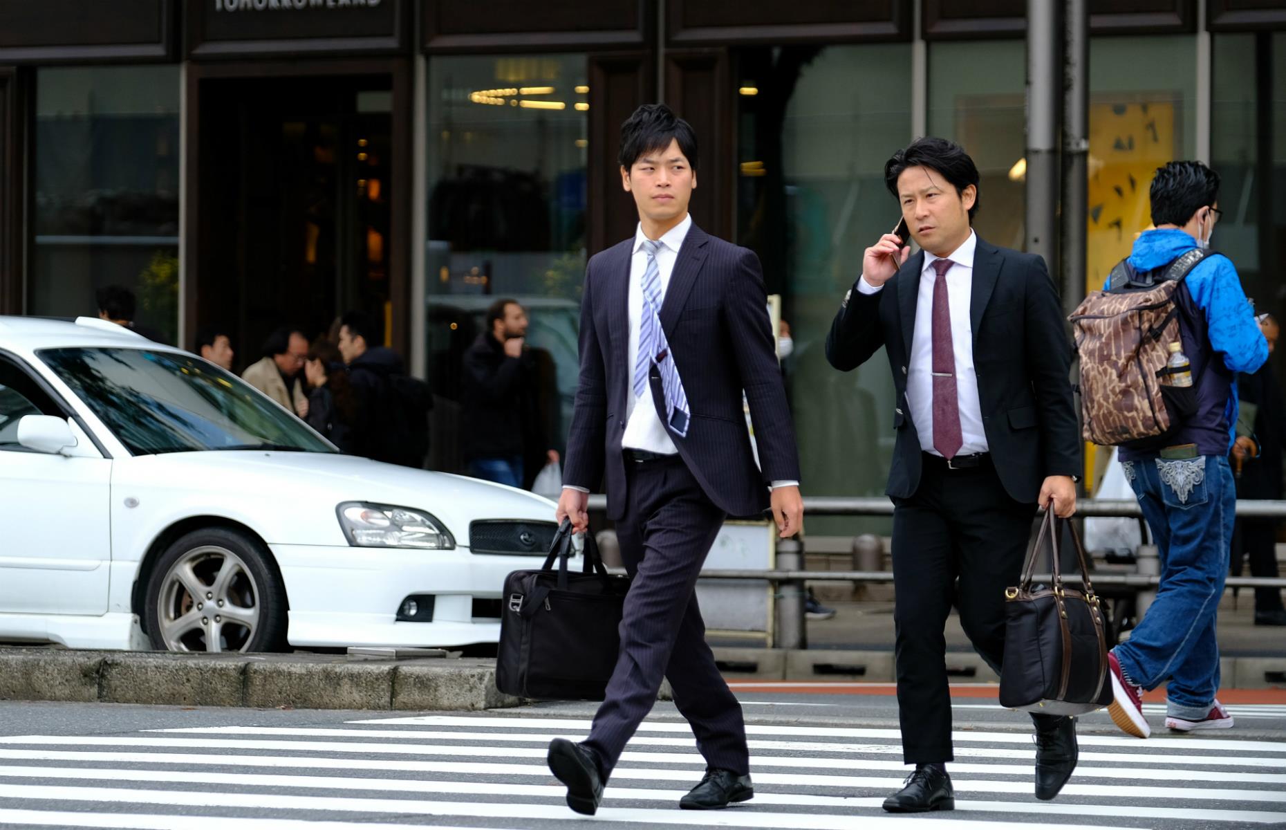 20th: Japan – 32.9 hrs/week